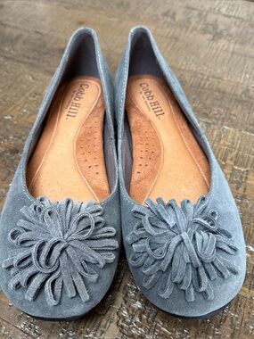 Cobb Hill by New Balance Women's Gray Suede Ballet Flats with Pom Detail 9 M